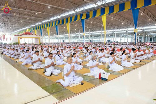 ภาพ No.318360:วันอาทิตย์ต้นเดือนที่ 5 เมษายน พ.ศ.2569 พิธีบูชาข้าวพระ ณ สภาธรรมกายสากล วัดพระธรรมกาย