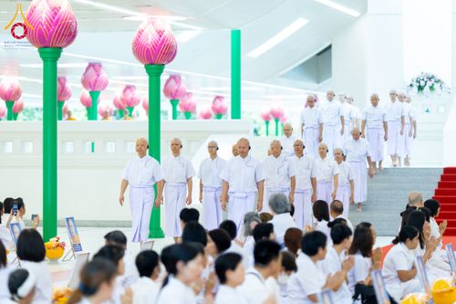 ภาพ No.286528:วันเสาร์ที่ 12 กรกฏาคม พ.ศ.2568 พิธีบรรพชาอุปสมบท  โครงการบรรพชาอุปสมบทหมู่ ธรรมทายาทนานาชาติ(ภาคภาษาจีน), โครงการบรรพชาสามเณร โรงเรียนนานาชาติ รุ่นที 14