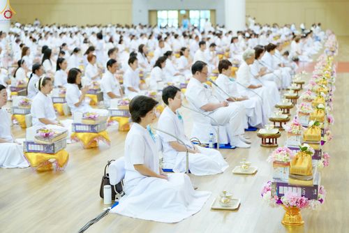 ภาพ No.341819:วันพุธที่ 29 กรกฎาคม พ.ศ. 2569 พิธีถวายผ้าอาบน้ำฝน เทียนพรรษาและประทีปโคมไฟ ณ ห้องแก้วสารพัดนึก 2 สภาธรรมกายสากล วัดพระธรรมกาย