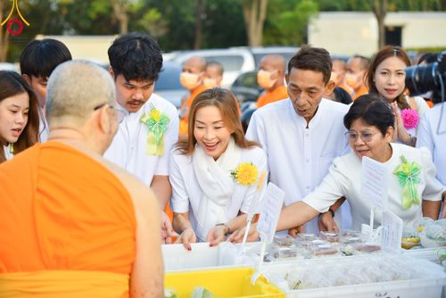 ภาพ No.106357:พิธีถวายภัตตาหารเป็นสังฆทาน แด่คณะพระธรรมยาตราฯ ในโครงการธรรมยาตรากตัญญูบูชา มหาปูชนียาจารย์ พระมงคลเทพมุนี(สด จนฺทสโร) พระผู้ปราบมาร อนุสรณ์สถาน 7 แห่ง ปีที่ 12 วันที่ 5 มกราคม พ.ศ. 2567 ณ อนุสรณ์สถานโลตัสแลนด์ จ.สุพรรณบุรี