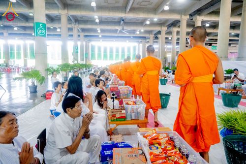 ภาพ No.336579:วันอาทิตย์ที่ 21 มิถุนายน 2569  พิธีตักบาตรพระใหม่ โครงการอุปสมบทหมู่ รุ่นผู้บริหาร  ณ วิหารคด วัดพระธรรมกาย