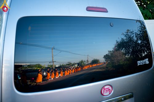 ภาพ No.106183:พิธีต้อนรับพระธรรมยาตรา ชุด 2 ในโครงการธรรมยาตรากตัญญูบูชา มหาปูชนียาจารย์  พระมงคลเทพมุนี(สด จนฺทสโร) พระผู้ปราบมาร  อนุสรณ์สถาน 7 แห่ง ปีที่ 12  วันที่ 3 มกราคม พ.ศ. 2567  ณ อนุสรณ์สถานโลตัสแลนด์ จ.สุพรรณบุรี