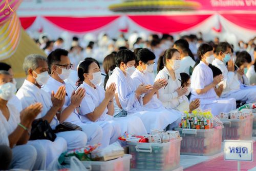 ภาพ No.73594:พิธีตักบาตรพระธรรมยาตราฯ ในโครงการธรรมยาตรากตัญญูบูชา มหาปูชนียาจารย์ พระมงคลเทพมุนี(สด จนฺทสโร) พระผู้ปราบมาร ปีที่ 11 ณ อนุสรณ์สถานลำดับที่ 4 สถานที่เกิดด้วยกายธรรม วัดโบสถ์ (บน) บางคูเวียง อ.บางกรวย จ.นนทบุรี วันที่ 22 มกราคม พ.ศ. 2566