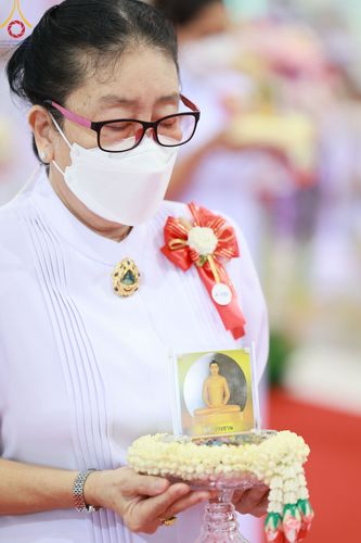 ภาพ No.83738:พิธีวางแผ่นจารึกชื่อและพิธีวางพวงมาลัยสักการะพระประธาน วันอาทิตย์ที่ 16 กรกฎาคม พ.ศ. 2566 ณ รัตนบัลลังก์ สภาธรรมกายสากล วัดพระธรรมกาย