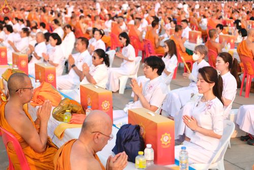 ภาพ No.324679:วันที่ 22 เมษายน พ.ศ.2569 (วันคุ้มครองโลก) บรรยากาศสาธุชน ในงานถวายมหาสังฆทาน 40,000 กว่าวัดทั่วประเทศ ณ ลานธรรม วัดพระธรรมกาย