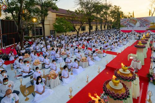 ภาพ No.73289:พิธีจุดประทีปถวายเป็นพุทธบูชา และบูชาธรรมมหาปูชนียาจารย์ ในโครงการธรรมยาตรากตัญญูบูชา มหาปูชนียาจารย์ พระมงคลเทพมุนี(สด จนฺทสโร) พระผู้ปราบมาร ปีที่ 11 ณ อนุสรณ์สถานลำดับที่ 4 สถานที่เกิดด้วยกายธรรม วัดโบสถ์ (บน) บางคูเวียง อ.บางกรวย จ.นนทบุรี วันที่ 21 
