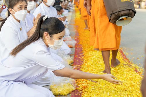 ภาพ No.70880:พิธีต้อนรับพระธรรมยาตรา ในโครงการธรรมยาตรากตัญญูบูชา มหาปูชนียาจารย์ พระมงคลเทพมุนี(สด จนฺทสโร) พระผู้ปราบมาร อนุสรณ์สถาน 7 แห่ง ปีที่ 11 วันที่ 14 มกราคม พ.ศ. 2566 ณ อนุสรณ์สถานลำดับที่ 3 สถานที่เกิดในเพศสมณะ วัดสองพี่น้อง อ.สองพี่น้อง จ.สุพรรณบุรี