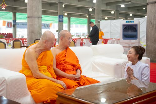 ภาพ No.323475:วันที่ 22 เมษายน พ.ศ.2569(วันคุ้มครองโลก) งานถวายมหาสังฆทาน 40,000 กว่าวัดทั่วประเทศ การเดินทางเข้าวัด , การต้อนรับปฏิสันถารพระสังฆาธิการ  ,  การจัดเตรียมภัตตาหาร , การลงทะเบียน