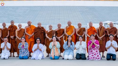 ภาพ No.323135:วันที่ 19 เมษายน พ.ศ.2569 การเรียงกล่องไทยธรรม , เตรียมงานจราจร เพื่องานถวายมหาสังฆทาน 40,000 กว่าวัดทั่วประเทศ วันคุ้มครองโลก 22 เมษายน พ.ศ.2569 วัดพระธรรมกาย