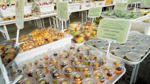 ภาพ No.72193:พิธีถวายภัตตาหารเป็นสังฆทาน แด่คณะพระธรรมยาตราฯ ในโครงการธรรมยาตรากตัญญูบูชา มหาปูชนียาจารย์ พระมงคลเทพมุนี(สด จนฺทสโร) พระผู้ปราบมาร อนุสรณ์สถาน 7 แห่ง ปีที่ 11 วันที่ 18 มกราคม พ.ศ. 2566