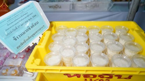 ภาพ No.74556:พิธีถวายภัตตาหารเป็นสังฆทาน แด่คณะพระธรรมยาตราฯ ในโครงการธรรมยาตรากตัญญูบูชา มหาปูชนียาจารย์ พระมงคลเทพมุนี(สด จนฺทสโร) พระผู้ปราบมาร อนุสรณ์สถาน 7 แห่ง ปีที่ 11 วันที่ 27 มกราคม พ.ศ. 2566