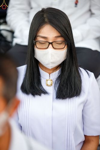 ภาพ No.73432:พิธีจุดประทีปถวายเป็นพุทธบูชา และบูชาธรรมมหาปูชนียาจารย์ ในโครงการธรรมยาตรากตัญญูบูชา มหาปูชนียาจารย์ พระมงคลเทพมุนี(สด จนฺทสโร) พระผู้ปราบมาร ปีที่ 11 ณ อนุสรณ์สถานลำดับที่ 4 สถานที่เกิดด้วยกายธรรม วัดโบสถ์ (บน) บางคูเวียง อ.บางกรวย จ.นนทบุรี วันที่ 21 