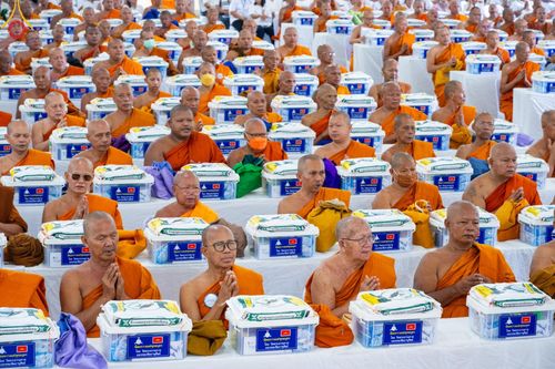 ภาพ No.137689:พิธีตักบาตร พิธีถวายสังฆทานแด่คณะสงฆ์ 323 วัด พิธีทำบุญอุทิศส่วนกุศลแด่ผู้วายชนม์ ในเหตุการณ์ความไม่สงบ 4 จังหวัดชายแดนภาคใต้ ปีที่ 20 ครั้งที่ 169 และพิธีมอบกองทุนหนุนแรงใจช่วยครูใต้ ปีที่ 17 ครั้งที่ 134 วันที่ 25 พฤษภาคม พ.ศ.2567 อ.ตากใบ จ.นราธิวาส