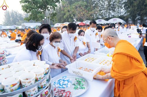 ภาพ No.71821:พิธีถวายภัตตาหารเป็นสังฆทาน แด่คณะพระธรรมยาตราฯ ในโครงการธรรมยาตรากตัญญูบูชา มหาปูชนียาจารย์ พระมงคลเทพมุนี(สด จนฺทสโร) พระผู้ปราบมาร อนุสรณ์สถาน 7 แห่ง ปีที่ 11 วันที่ 17 มกราคม พ.ศ. 2566