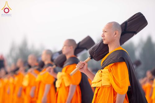 ภาพ No.299820:วันที่ 19 มกราคม พ.ศ.2569 พระธรรมยาตราปฏิบัติธรรมและถ่ายภาพหมู่ประวัติศาสตร์ ณ อนุสรณ์สถานลำดับที่ 5 สถานที่เผยแผ่วิชชาธรรมกายครั้งแรก  อนุสรณ์สถานบางปลาวัดบางปลา อ.บางเลน จ.นครปฐม ในโครงการธรรมยาตรา กตัญญูบูชา มหาปูชนียาจารย์ พระมงคลเทพมุนี(สด จนฺทสโร) 