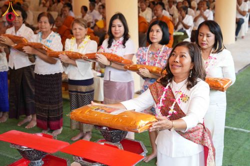 ภาพ No.323301:วันอาทิตย์ที่ 19 เมษายน พ.ศ. 2569 พิธีเจริญพระพุทธมนต์สมโภช “พระพุทธเมตตา” อัญเชิญพระบรมสารีริกธาตุ เพื่อบรรจุและประดิษฐาน ณ เกศมาลา “พระพุทธเมตตา” พระประธานในศาลาการเปรียญวัดหนองเต่า ณ วัดหนองเต่า ต.บึงพะไล อ.แก้งสนามนาง จ.นครราชสีมา