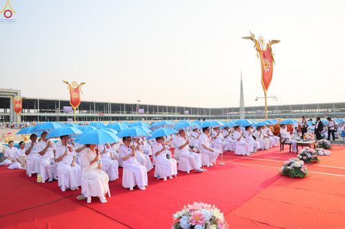 ภาพ No.323995:วันที่ 22 เมษายน พ.ศ.2569 (วันคุ้มครองโลก) พิธีถวายมหาสังฆทาน 40,000 กว่าวัดทั่วประเทศ ณ ลานธรรม พระมหาธรรมกายเจดีย์ วัดพระธรรมกาย