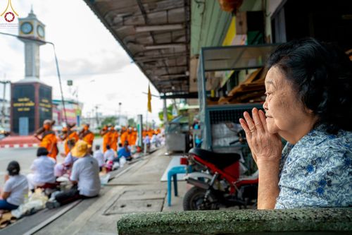 ภาพ No.69028:พิธีต้อนรับพระธรรมยาตรา ในโครงการธรรมยาตรากตัญญูบูชา มหาปูชนียาจารย์ พระมงคลเทพมุนี(สด จนฺทสโร) พระผู้ปราบมาร อนุสรณ์สถาน 7 แห่ง ปีที่ 11 วันที่ 3 มกราคม พ.ศ. 2566 ณ อนุสรณ์สถานมหาวิหารพระมงคลเทพมุนี จ.สุพรรณบุรี