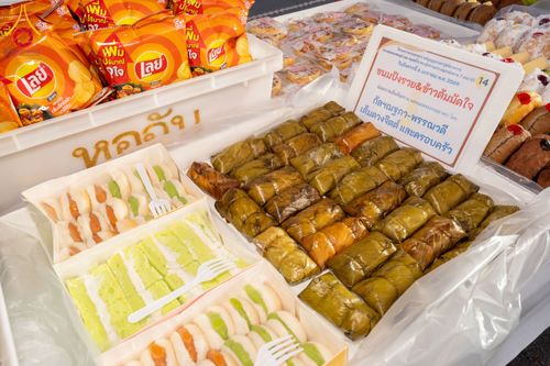 ภาพ No.288899:วันที่ 6 มกราคม พ.ศ. 2569 พิธีถวายภัตตาหารเป็นสังฆทาน แด่พระธรรมยาตรา ในโครงการธรรมยาตรา กตัญญูบูชา มหาปูชนียาจารย์ พระมงคลเทพมุนี(สด จนฺทสโร) พระผู้ปราบมาร อนุสรณ์สถาน 7 แห่ง ปีที่ 14 ณ อนุสรณ์สถานมหาวิหารพระมงคลเทพมุนี (โลตัสแลนด์) อ.สองพี่น้อง จ.สุพรร