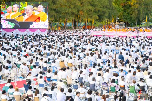 ภาพ No.292021:วันที่ 10 มกราคม พ.ศ. 2569 พิธีจุดประทีปถวายเป็นพุทธบูชา และบูชาธรรมมหาปูชนียาจารย์  ณ อนุสรณ์สถานคลองบางนางแท่น อ.สามพราน จ.นครปฐม ในโครงการธรรมยาตรา กตัญญูบูชา มหาปูชนียาจารย์ พระมงคลเทพมุนี(สด จนฺทสโร) พระผู้ปราบมาร อนุสรณ์สถาน 7 แห่ง ปีที่ 14