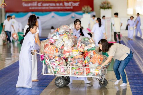 ภาพ No.318237:วันอาทิตย์ต้นเดือนที่ 5 เมษายน พ.ศ.2569 พิธีตักบาตร ณ บ้านแก้วเรือนทองคุณยายอาจารย์ฯ วัดพระธรรมกาย