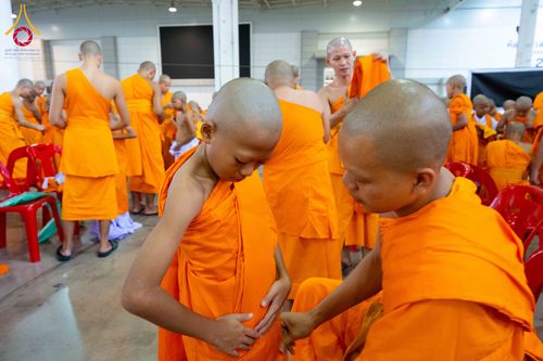 ภาพ No.319551:วันเสาร์ที่ 4 เมษายน พ.ศ.2569 พิธีขอขมา มอบผ้าไตร และถวายบาตรแด่นาคธรรมทายาท ในโครงการบรรพชาสามเณรฟื้นฟูพระพุทธศาสนาทั่วไทย โครงการหน่อแก้วเปรียญธรรม รุ่นที่ 14 โครงการสามเณรยุวธรรมทายาท รุ่นที่ 34 โครงการสามเณรมัชฌิมธรรมทายาท รุ่นที่ 30 ณ สภาธรรมกายสากล