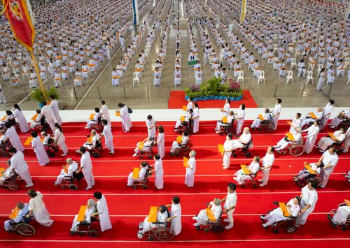 ภาพ No.318445:วันอาทิตย์ต้นเดือนที่ 5 เมษายน พ.ศ.2569 พิธีทอดผ้าป่าสมทบมหาสังฆทาน 40,000 กว่าวัดทั่วประเทศ ณ สภาธรรมกายสากล วัดพระธรรมกาย