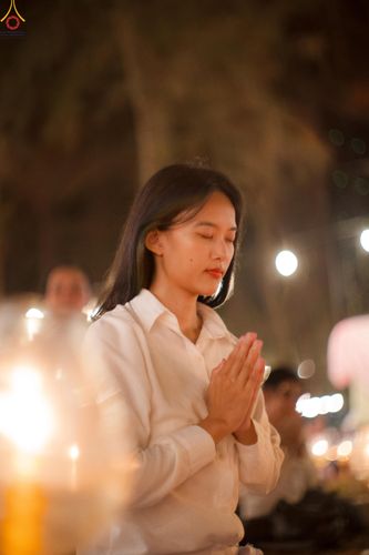 ภาพ No.290239:วันที่ 6 มกราคม พ.ศ. 2569 พิธีจุดประทีปถวายเป็นพุทธบูชา และบูชาธรรมมหาปูชนียาจารย์ (ภาพชุดที่ 2) ณ อนุสรณ์สถานมหาวิหารพระมงคลเทพมุนี (โลตัสแลนด์) อ.สองพี่น้อง จ.สุพรรณบุรี ในโครงการธรรมยาตรา กตัญญูบูชา มหาปูชนียาจารย์ พระมงคลเทพมุนี(สด จนฺทสโร) พระผู้ปรา