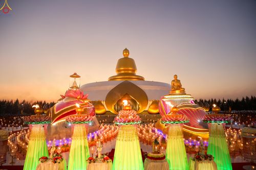 ภาพ No.302236:วันที่ 23 มกราคม พ.ศ. 2569 พิธีจุดประทีปธรรมถวายเป็นพุทธบูชา (ภาพชุดที่ 2) และบูชาธรรมมหาปูชนียาจารย์  ณ อนุสรณ์สถานลำดับที่ 5 สถานที่เผยแผ่วิชชาธรรมกายครั้งแรก อนุสรณ์สถานบางปลา วัดบางปลา อำเภอบางเลน จังหวัดนครปฐม ในโครงการธรรมยาตรา กตัญญูบูชา มหาปูชนีย