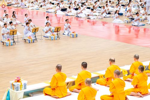 ภาพ No.280518:วันที่ 28 ธันวาคม พ.ศ.2568 พิธีถวายอุปกรณ์ทำความสะอาด ณ ห้องแก้วสารพัดนึก วัดพระธรรมกาย