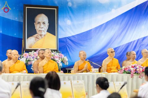 ภาพ No.288830:วันที่ 6 มกราคม พ.ศ. 2569 พิธีถวายภัตตาหารเป็นสังฆทาน แด่พระธรรมยาตรา ในโครงการธรรมยาตรา กตัญญูบูชา มหาปูชนียาจารย์ พระมงคลเทพมุนี(สด จนฺทสโร) พระผู้ปราบมาร อนุสรณ์สถาน 7 แห่ง ปีที่ 14 ณ อนุสรณ์สถานมหาวิหารพระมงคลเทพมุนี (โลตัสแลนด์) อ.สองพี่น้อง จ.สุพรร