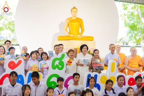 ภาพ No.291051:วันจันทร์ที่ 5 มกราคม พ.ศ. 2569  วัดพระธรรมกาย มูลนิธิธรรมกาย  จัดพิธีมอบของขวัญสนับสนุนการจัดกิจกรรมงานวันเด็กแห่งชาติ ประจำปี พ.ศ. 2569 ให้แก่องค์กรภาคีเครือข่ายกว่า 200 องค์กร ณ วัดพระธรรมกาย อ.คลองหลวง จ.ปทุมธานี