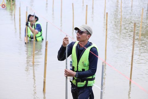 ภาพ No.306666:ภาพเบื้องหลังอาสาสมัครรวมใจ ชุดที่ 5 ในโครงการธรรมยาตรา กตัญญูบูชา มหาปูชนียาจารย์ พระมงคลเทพมุนี(สด จนฺทสโร) พระผู้ปราบมาร อนุสรณ์สถาน 7 แห่ง ปีที่ 14