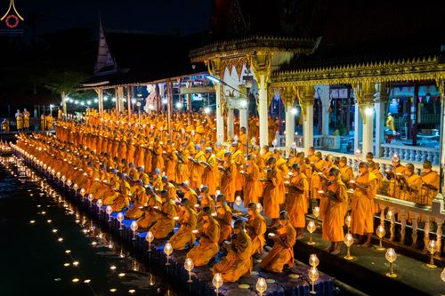 ภาพ No.73502:พิธีจุดประทีปถวายเป็นพุทธบูชา และบูชาธรรมมหาปูชนียาจารย์ ในโครงการธรรมยาตรากตัญญูบูชา มหาปูชนียาจารย์ พระมงคลเทพมุนี(สด จนฺทสโร) พระผู้ปราบมาร ปีที่ 11 ณ อนุสรณ์สถานลำดับที่ 4 สถานที่เกิดด้วยกายธรรม วัดโบสถ์ (บน) บางคูเวียง อ.บางกรวย จ.นนทบุรี วันที่ 21 