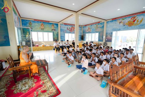 ภาพ No.299061:วันที่ 20 มกราคม พ.ศ. 2569 พิธีทอดผ้าป่าทำนุบำรุงศาสนสถาน ณ วัดใหม่นพรัตน์ ต.เนินพระปรางค์ อ.สองพี่น้อง จ.สุพรรณบุรี ในโครงการธรรมยาตรา กตัญญูบูชา มหาปูชนียาจารย์ พระมงคลเทพมุนี(สด จนฺทสโร) พระผู้ปราบมาร อนุสรณ์สถาน 7 แห่ง ปีที่ 14