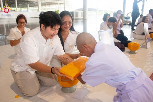 ภาพ No.319481:วันเสาร์ที่ 4 เมษายน พ.ศ.2569 พิธีขอขมา มอบผ้าไตร และถวายบาตรแด่นาคธรรมทายาท ในโครงการบรรพชาสามเณรฟื้นฟูพระพุทธศาสนาทั่วไทย โครงการหน่อแก้วเปรียญธรรม รุ่นที่ 14 โครงการสามเณรยุวธรรมทายาท รุ่นที่ 34 โครงการสามเณรมัชฌิมธรรมทายาท รุ่นที่ 30 ณ สภาธรรมกายสากล