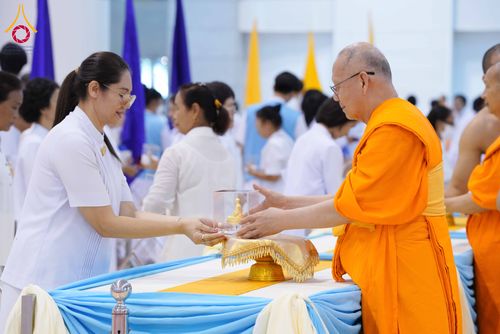 ภาพ No.338094:วันอาทิตย์ต้นเดือน 5 กรกฎาคม พ.ศ.2569 สัมมนาพิเศษ พิธีมอบพระของขวัญ ณ ห้องแก้วสารพัด1 วัดพระธรรมกาย