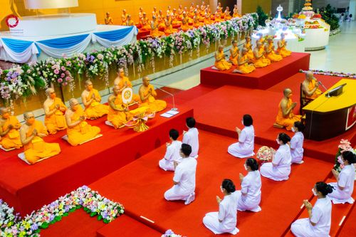 ภาพ No.92365:พิธีทอดกฐินธรรมชัยเพื่อสร้างอาคาร 115 ปี คุณยายอาจารย์มหารัตนอุบาสิกาจันทร์ ขนนกยูง อาทิตย์ต้นเดือนที่ 5 พฤศจิกายน พ.ศ. 2566 ณ วัดพระธรรมกาย จ.ปทุมธานี