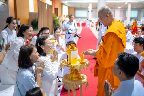 ภาพ No.337941:วันอาทิตย์ต้นเดือน 5 กรกฎาคม พ.ศ.2569 พิธีบูชาข้าวพระ ณ สภาธรรมกายสากล วัดพระธรรมกาย