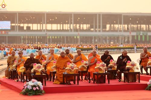 ภาพ No.324186:วันที่ 22 เมษายน พ.ศ.2569 (วันคุ้มครองโลก) พิธีถวายมหาสังฆทาน 40,000 กว่าวัดทั่วประเทศ ณ ลานธรรม พระมหาธรรมกายเจดีย์ วัดพระธรรมกาย