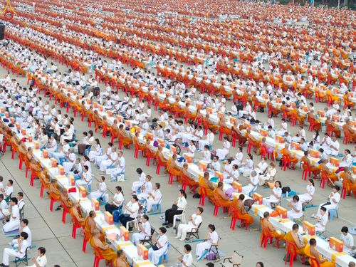 ภาพ No.325059:วันที่ 22 เมษายน พ.ศ.2569 (วันคุ้มครองโลก) พิธีถวายมหาสังฆทาน 40,000 กว่าวัดทั่วประเทศ (ชุดที่ 2) ณ ลานธรรม พระมหาธรรมกายเจดีย์ วัดพระธรรมกาย