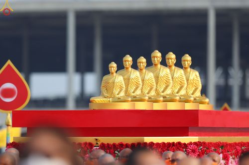 ภาพ No.79159:พิธีอัญเชิญองค์พระบรมพุทธเจ้า 24 องค์ เวียนประทักษิณรอบพระมหาธรรมกายเจดีย์ ณ วัดพระธรรมกาย  วันที่ 2 เมษายน พ.ศ. 2566