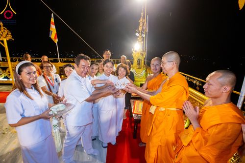 ภาพ No.90525:พิธีอัญเชิญพระบรมสารีริกธาตุประดิษฐาน ณ เจดีย์ศรีสองรัก วัดเก่าเขาน้อย อ.ปากน้ำปราณ จ.ประจวบคีรีขันธ์ วันที่ 3 ตุลาคม พ. ศ. 2566