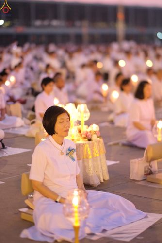 ภาพ No.307989:วันที่ 31 มกราคม พ.ศ. 2569 พิธีจุดประทีปธรรมถวายเป็นพุทธบูชา  และบูชาธรรมมหาปูชนียาจารย์ (ภาพชุดที่ 3) ณ วัดพระธรรมกาย ปทุมธานี ในโครงการธรรมยาตรา กตัญญูบูชา มหาปูชนียาจารย์ พระมงคลเทพมุนี(สด จนฺทสโร) พระผู้ปราบมาร อนุสรณ์สถาน 7 แห่ง ปีที่ 14