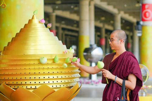 ภาพ No.345183:วันที่ 7 - 19 สิงหาคม พ.ศ.2569 ต้อนรับชาวต่างชาติเยี่ยมชมวัดพระธรรมกาย