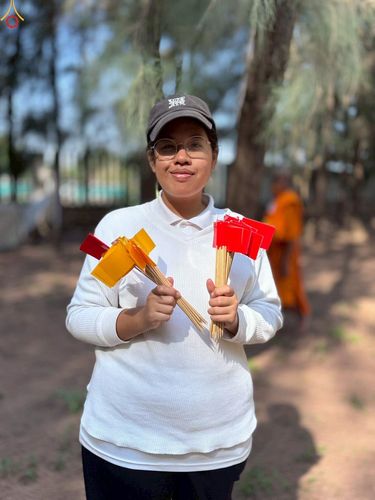 ภาพ No.300526:ภาพเบื้องหลังอาสาสมัครรวมใจ ชุดที่ 3 ในโครงการธรรมยาตรา กตัญญูบูชา มหาปูชนียาจารย์ พระมงคลเทพมุนี(สด จนฺทสโร) พระผู้ปราบมาร อนุสรณ์สถาน 7 แห่ง ปีที่ 14