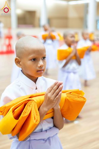 ภาพ No.319500:วันเสาร์ที่ 4 เมษายน พ.ศ.2569 พิธีขอขมา มอบผ้าไตร และถวายบาตรแด่นาคธรรมทายาท ในโครงการบรรพชาสามเณรฟื้นฟูพระพุทธศาสนาทั่วไทย โครงการหน่อแก้วเปรียญธรรม รุ่นที่ 14 โครงการสามเณรยุวธรรมทายาท รุ่นที่ 34 โครงการสามเณรมัชฌิมธรรมทายาท รุ่นที่ 30 ณ สภาธรรมกายสากล