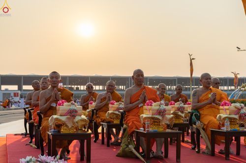 ภาพ No.324077:วันที่ 22 เมษายน พ.ศ.2569 (วันคุ้มครองโลก) พิธีถวายมหาสังฆทาน 40,000 กว่าวัดทั่วประเทศ ณ ลานธรรม พระมหาธรรมกายเจดีย์ วัดพระธรรมกาย
