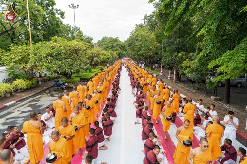 ภาพ No.351510:วันที่ 22 กันยายน พ.ศ. 2569  พิธีตักบาตรสามเณรธรรมทายาท โครงการบรรพชาพัฒนาคุณธรรม จริยธรรม  สำหรับนักเรียนนายสิบตำรวจ (นสต.) รุ่นที่ 16 ศูนย์ฝึกอบรมตำรวจภูธรภาค 1  ณ วัดพระพุทธบาทราชวรมหาวิหาร