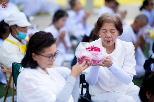 ภาพ No.287431:วันที่ 3 มกราคม พ.ศ. 2569 พิธีต้อนรับพระธรรมยาตรา ในโครงการธรรมยาตรา กตัญญูบูชา มหาปูชนียาจารย์ พระมงคลเทพมุนี(สด จนฺทสโร) พระผู้ปราบมาร อนุสรณ์สถาน 7 แห่ง ปีที่ 14 ณ อนุสรณ์สถานมหาวิหารพระมงคลเทพมุนี (โลตัสแลนด์) อ.สองพี่น้อง จ.สุพรรณบุรี